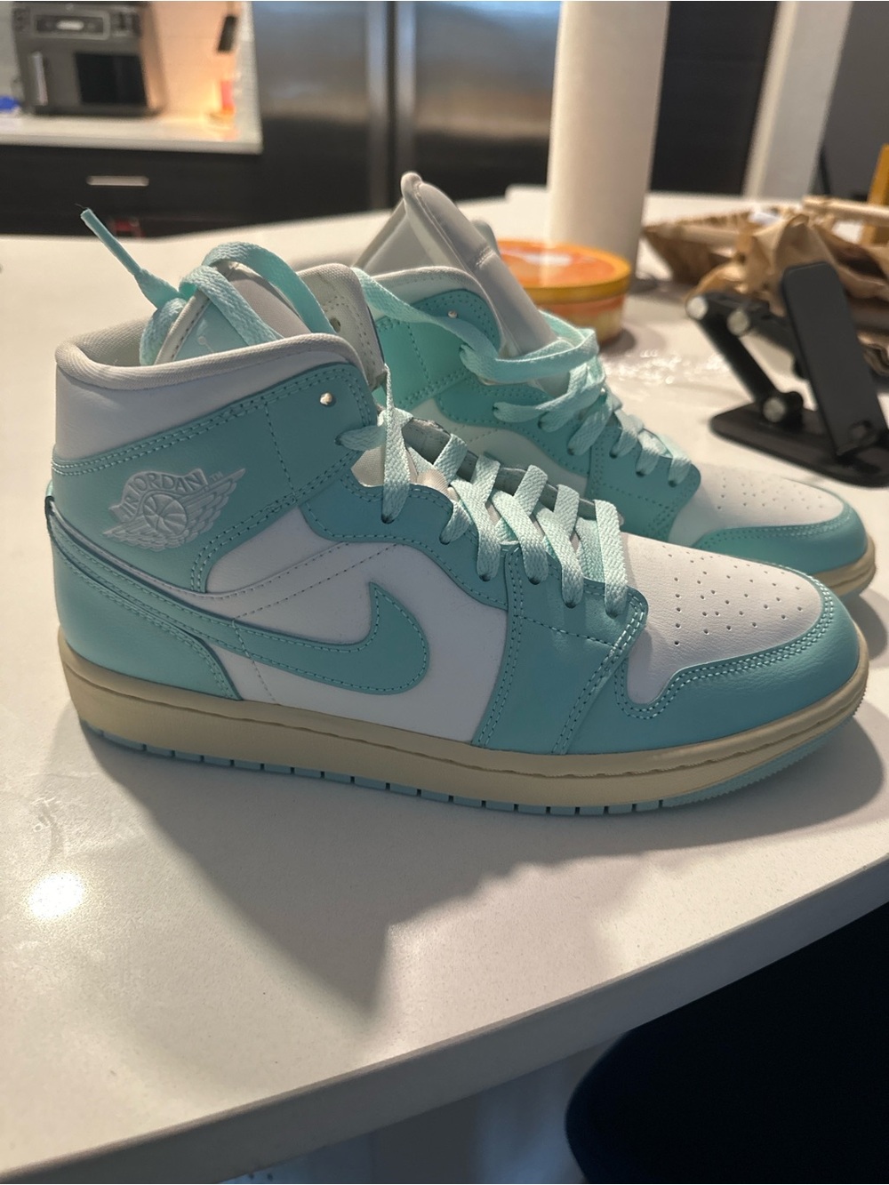 Nike Air Jordan 1 Mid Kids Shoes - White/Light Tuquesa para hombre size 10.5